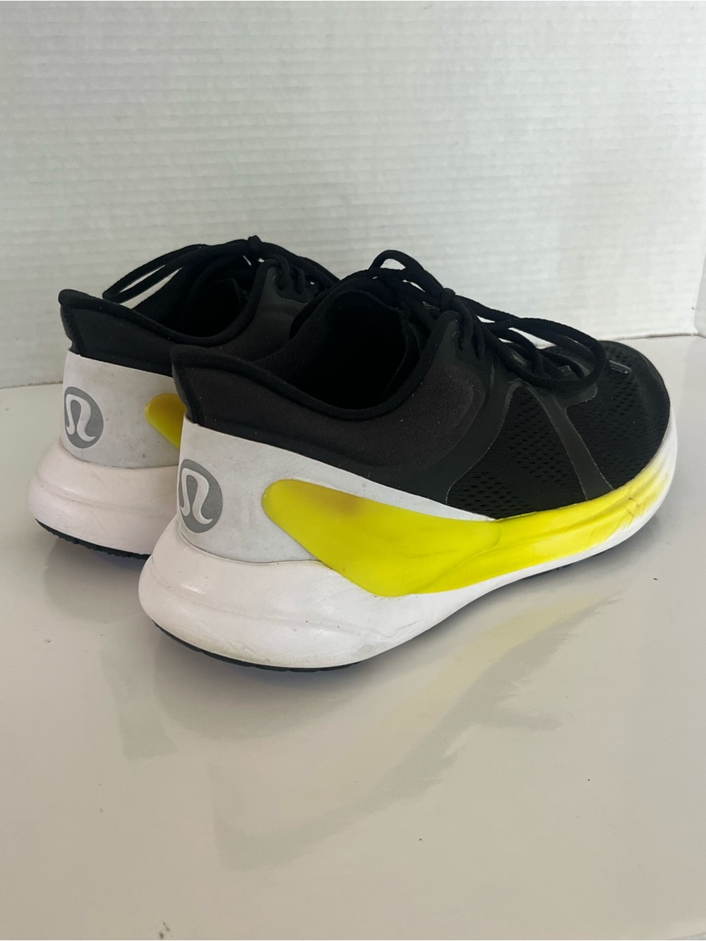 Lululemon Blissfeel Run Sneakers Black Neon Yellow Men’s 8.5 - Picture 2 of 12